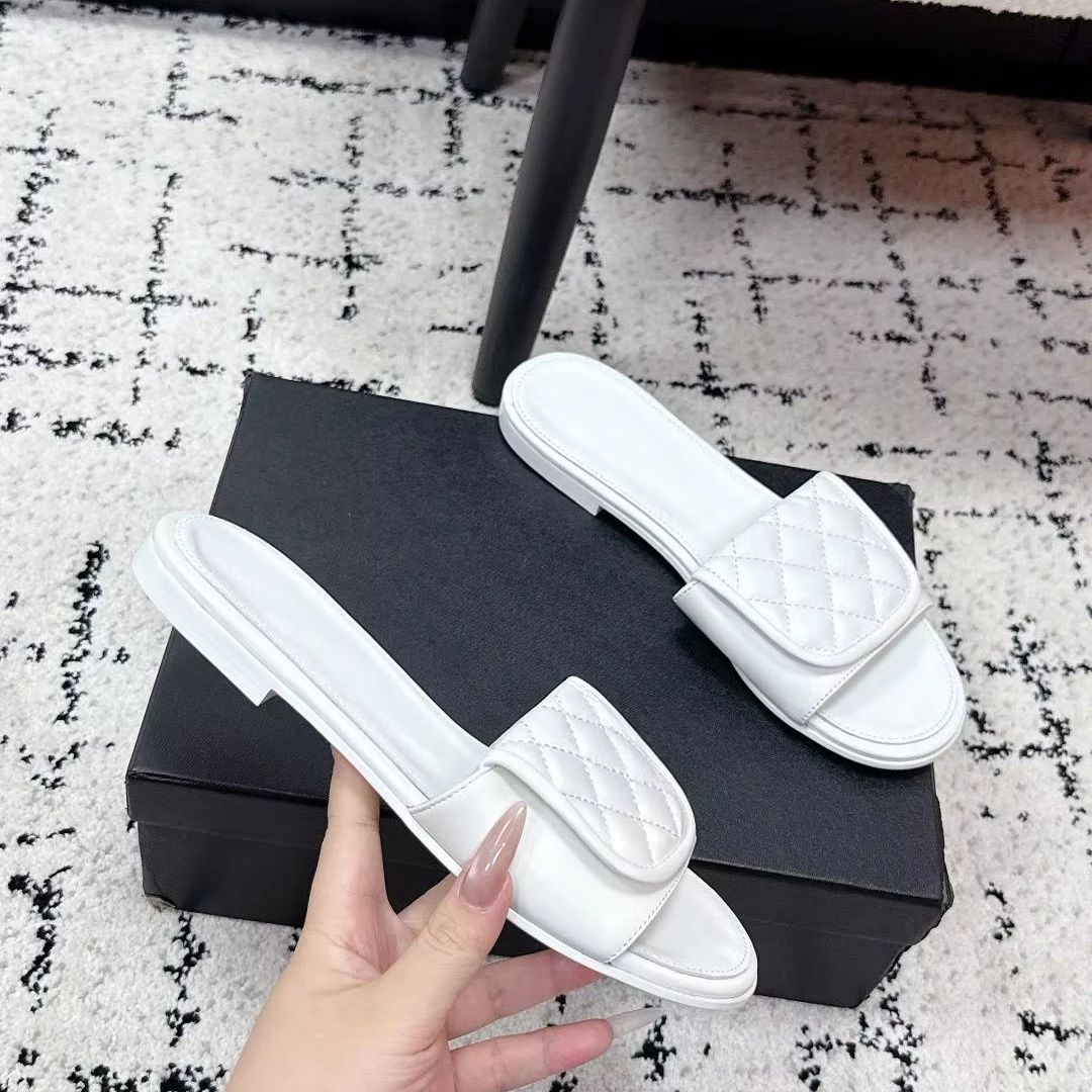 Summer Quilt - Women White Quilted Slide Sandals Diamond